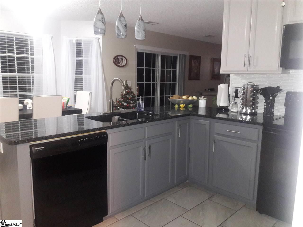 512 East Victor Hill Road Duncan, SC 29334 - Photo 10 of 27 Composite Under Mount Sink