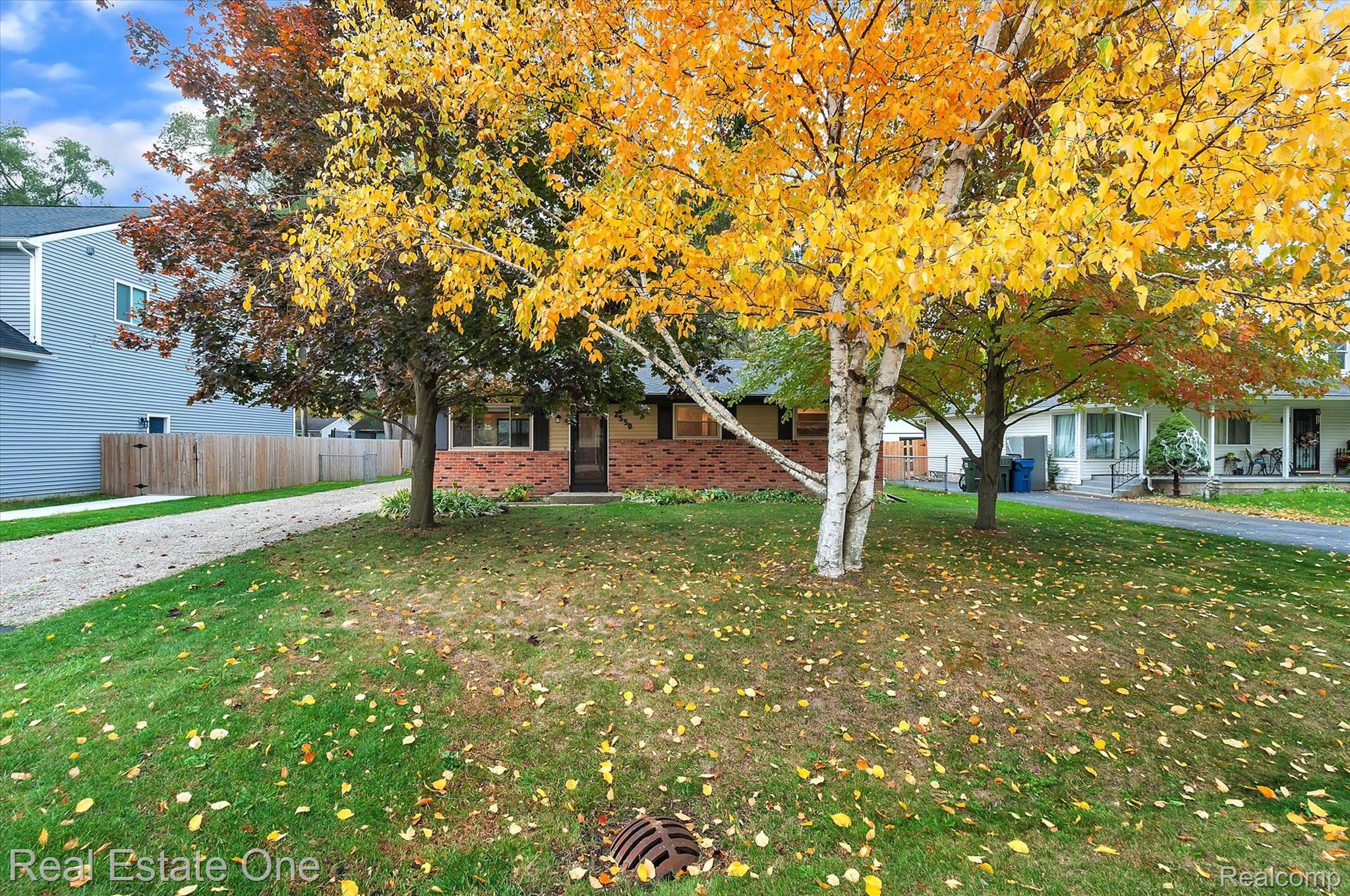 2550 Longview Avenue Rochester, MI 48307 - Photo 4 of 40 Gallery Image 4
