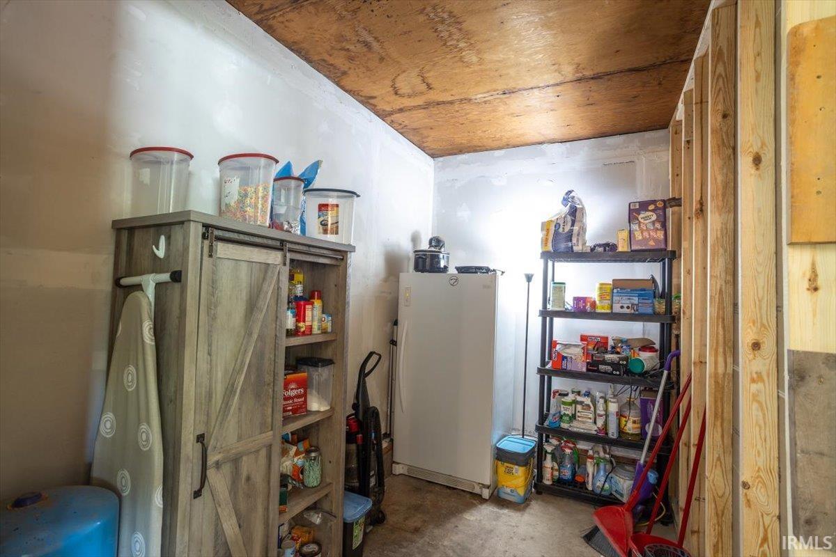 6943 Main St Point Westpoint, IN 47992 - Photo 9 of 27