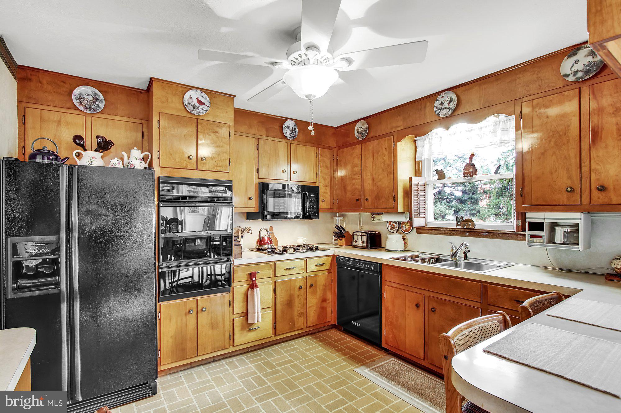 419 Pinehurst Road York, PA 17402 - Photo 6 of 27 Gallery Image 6