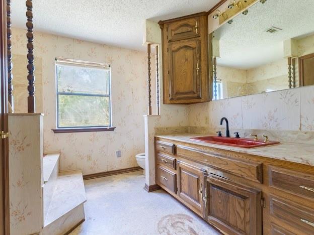 4447 Chapel Road Graham, TX 76450 - Photo 12 of 22 Main bath with tub and shower