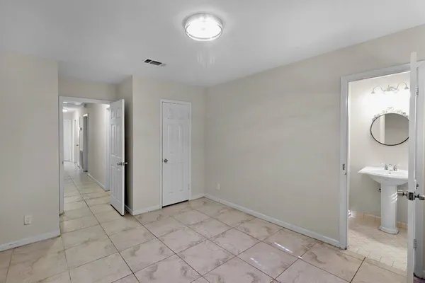$3,000 | 5554 Beechnut Street, Houston, TX 77096