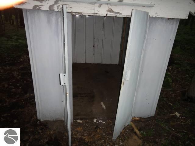 132 Lake Valley Road Northeast Kalkaska, MI 49646 - Photo 19 of 20 1729574-18.JPG