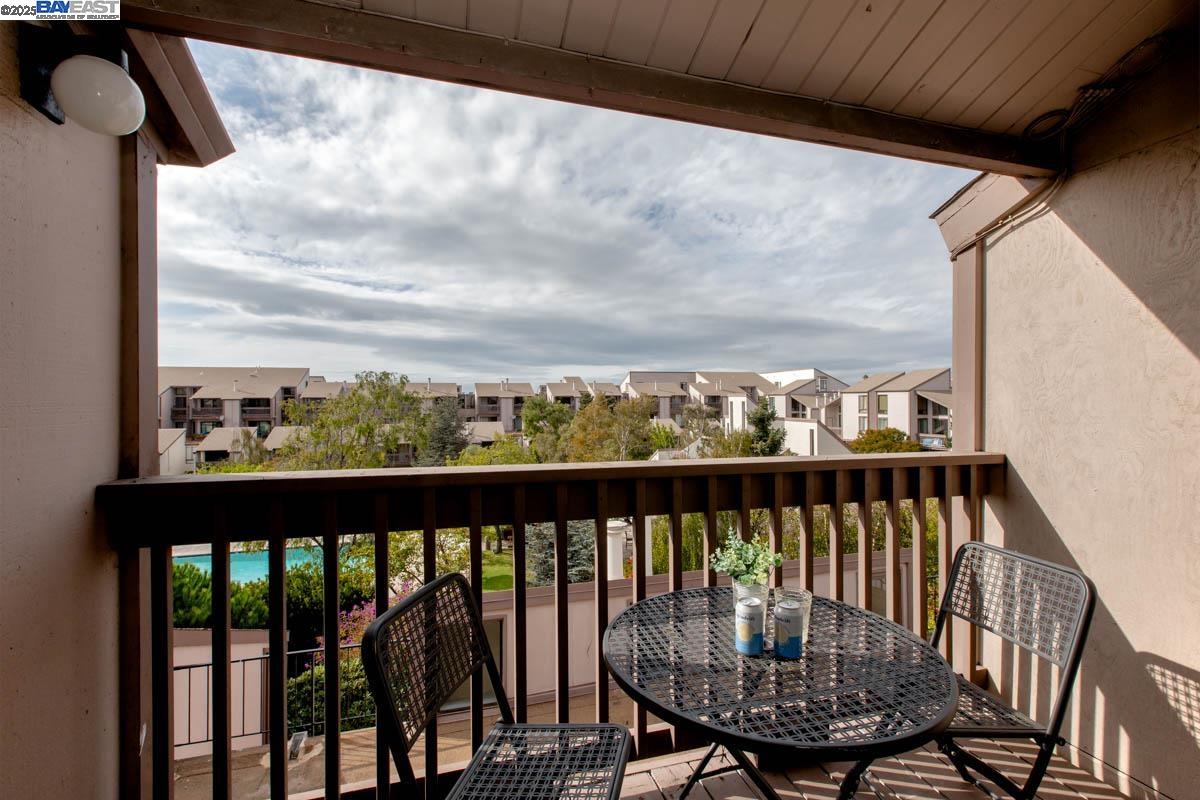 2101 Shore Line Drive, Unit 475 Alameda, CA 94501 - Photo 13 of 37 a view of a balcony with furniture