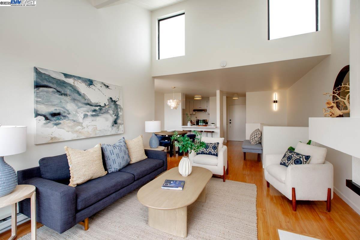 2101 Shore Line Drive, Unit 475 Alameda, CA 94501 - Photo 15 of 37 a living room with furniture and wooden floor