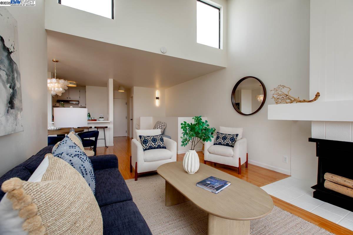 2101 Shore Line Drive, Unit 475 Alameda, CA 94501 - Photo 16 of 37 a living room with furniture and wooden floor