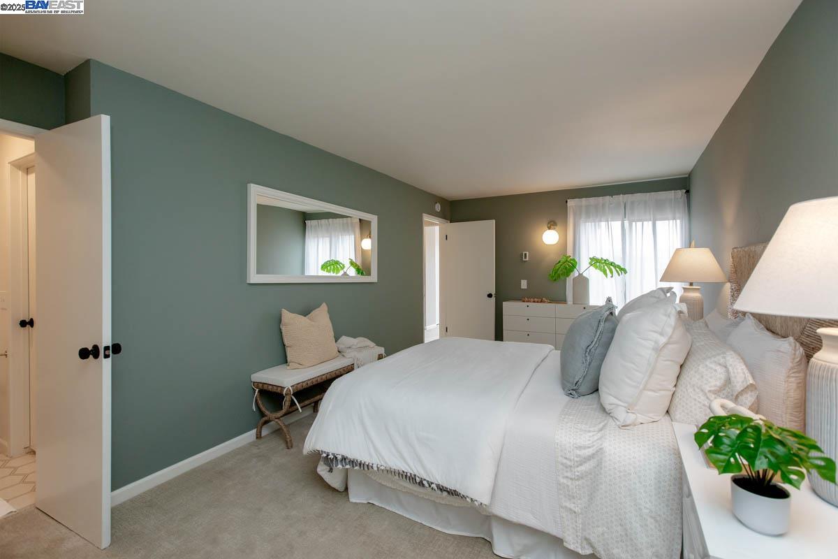 2101 Shore Line Drive, Unit 475 Alameda, CA 94501 - Photo 32 of 37 a bedroom with a bed and window