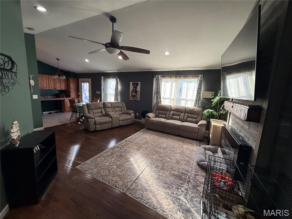 604 Locust Street Cuba, MO 65453 - Photo 4 of 21