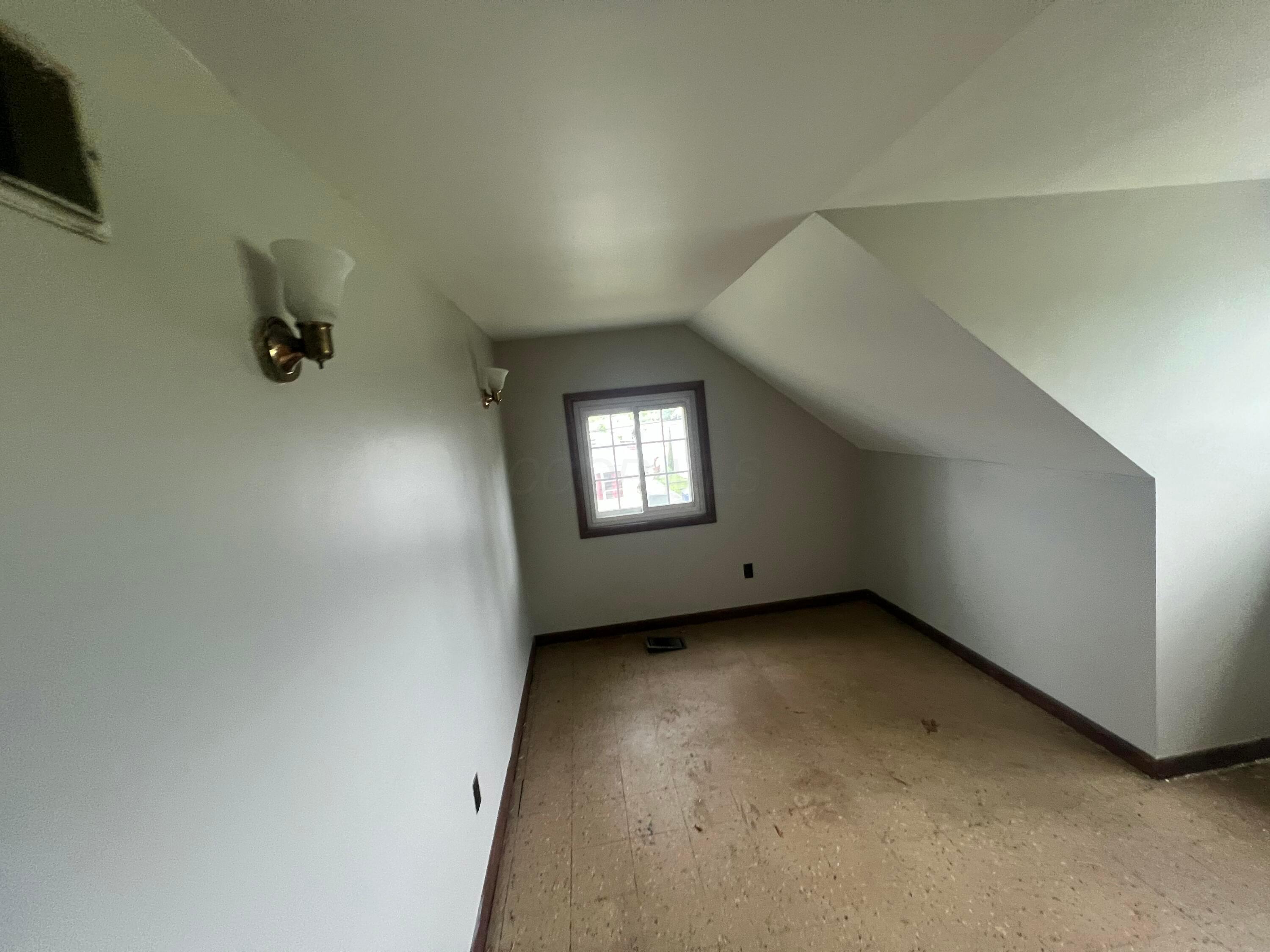 1384 Moler Road Columbus, OH 43207 - Photo 35 of 46 IMG_3601