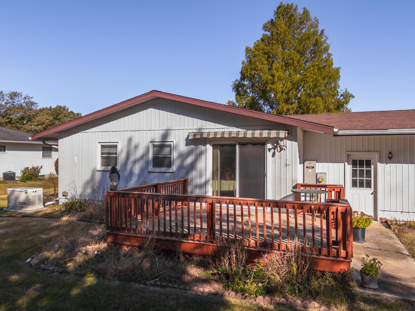 504 West Jackson Street Cullom, IL 60929 - Photo 11 of 51 a front view of a house with balcony