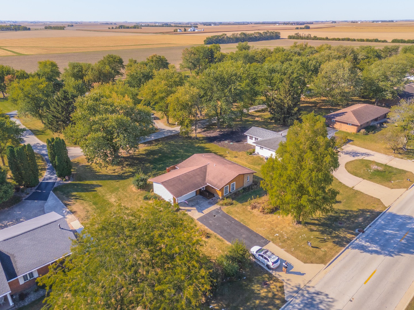 504 West Jackson Street Cullom, IL 60929 - Photo 21 of 51 a view of a lake with a mountain