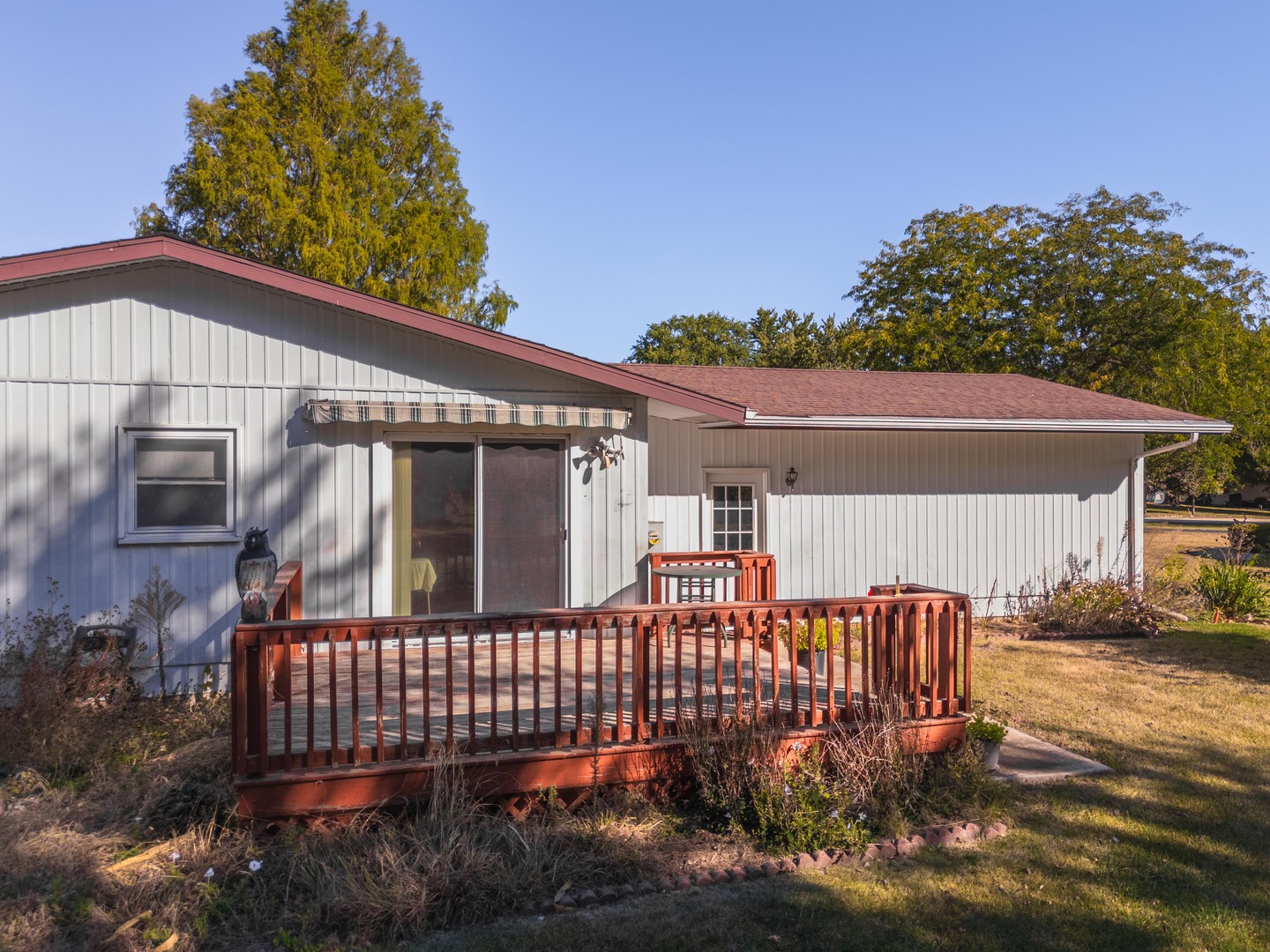 504 West Jackson Street Cullom, IL 60929 - Photo 10 of 51 a front view of a house with a yard