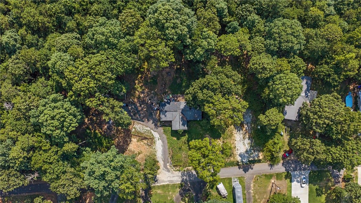 266 Ledford Farm Road Fair Play, SC 29643 - Photo 11 of 34 An aerial perspective reveals a secluded residence nestled amidst a dense canopy of mature trees.