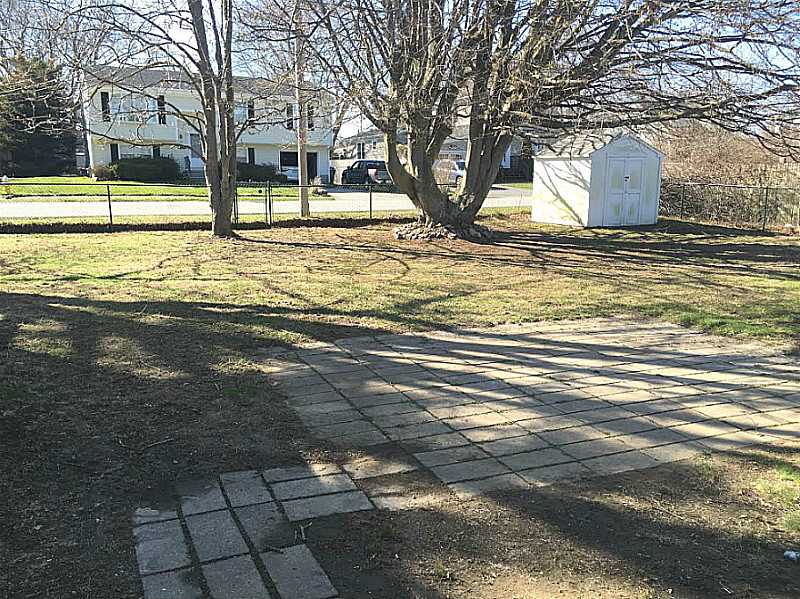 13 Wood Road Middletown, RI 02842 - Photo 3 of 22 Yard/Garden.