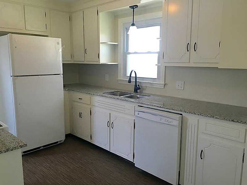 13 Wood Road Middletown, RI 02842 - Photo 5 of 22 Kitchen.