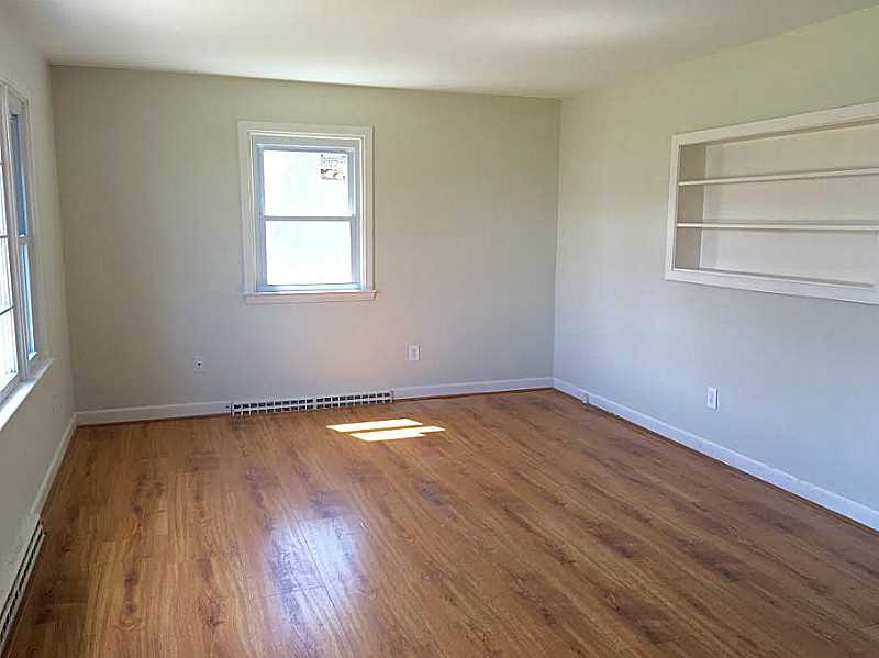 13 Wood Road Middletown, RI 02842 - Photo 10 of 22 Living Room.