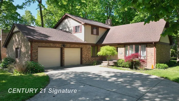 $277,900 | 2765 Clairmount Drive, Saginaw, MI 48603