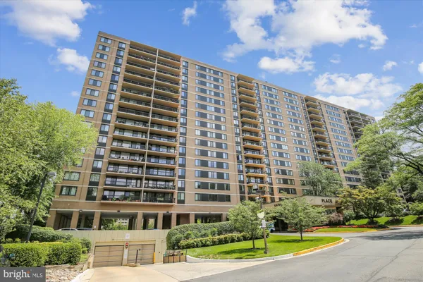$1,900 | 5500 Holmes Run Parkway, Unit 703, Alexandria, VA 22304