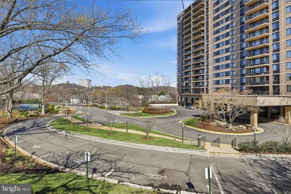 $1,850 | 5500 Holmes Run Parkway, Unit 703, Alexandria, VA 22304