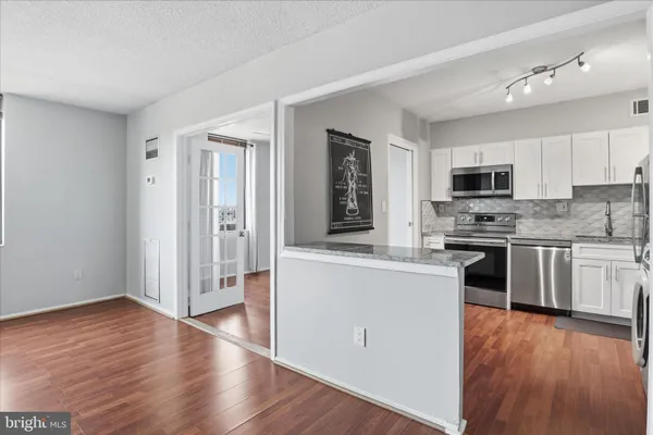 $1,850 | 5500 Holmes Run Parkway, Unit 703, Alexandria, VA 22304