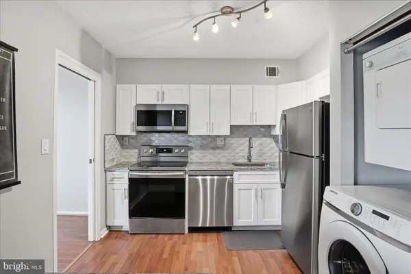 $1,850 | 5500 Holmes Run Parkway, Unit 703, Alexandria, VA 22304