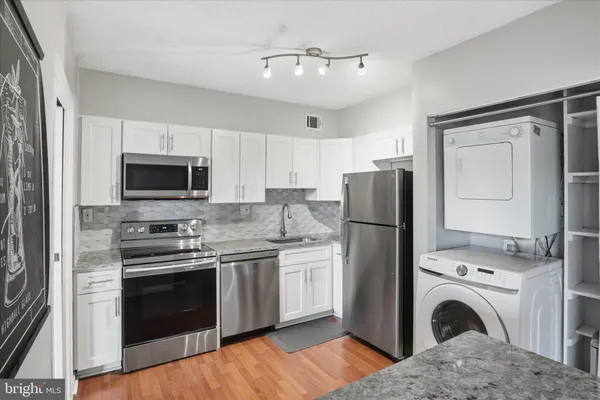 $1,850 | 5500 Holmes Run Parkway, Unit 703, Alexandria, VA 22304