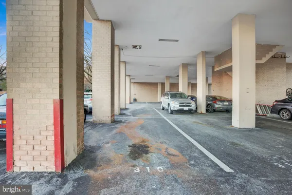 $1,900 | 5500 Holmes Run Parkway, Unit 703, Alexandria, VA 22304