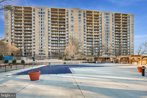 $1,900 | 5500 Holmes Run Parkway, Unit 703, Alexandria, VA 22304