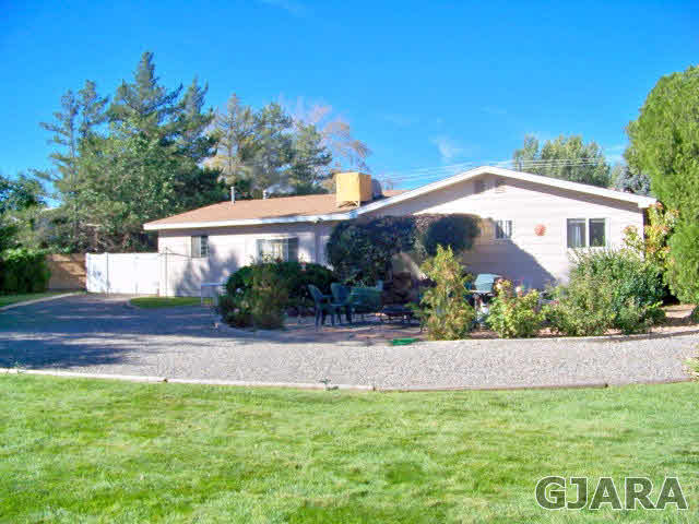 278 29 Road Grand Junction, CO 81503 - Photo 3 of 32 a front view of a house with a yard