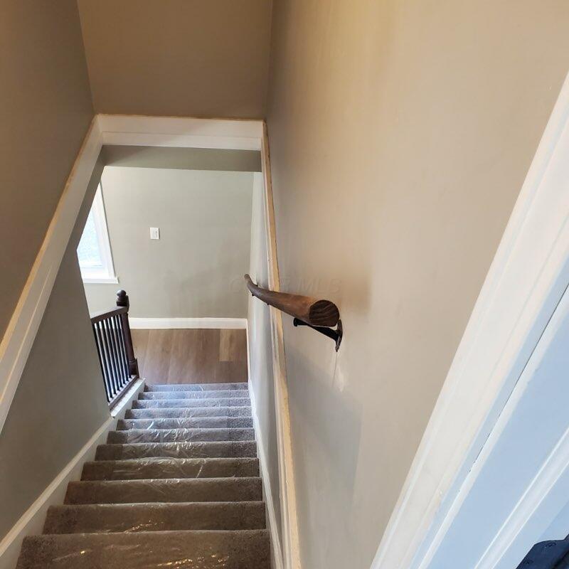 1794 Devonshire Road Columbus, OH 43219 - Photo 14 of 23 08Stairs1