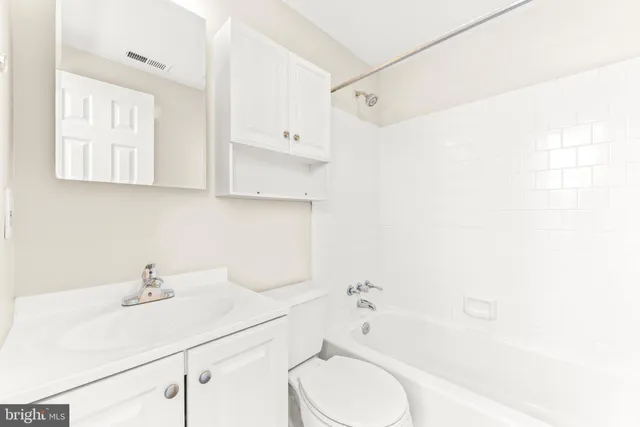 a street sign that is on a refrigerator