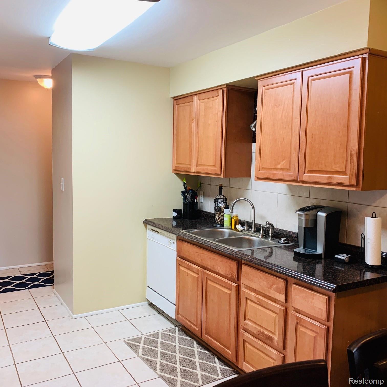 761 West Maple Road Clawson, MI 48017 - Photo 3 of 14 IMG_3880.jpg
