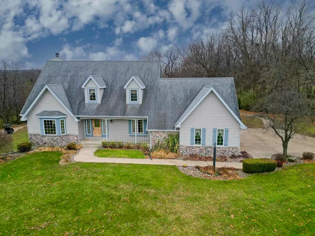 $599,900 | 1819 West Aberdeen Drive, Janesville, WI 53545