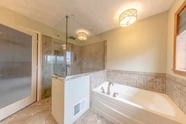 $599,900 | 1819 West Aberdeen Drive, Janesville, WI 53545