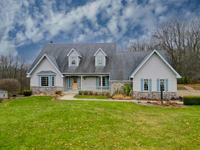 $599,900 | 1819 West Aberdeen Drive, Janesville, WI 53545