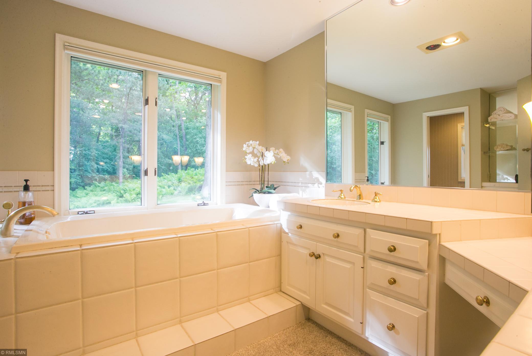 8009 Lea Road Bloomington, MN 55438 - Photo 20 of 67 Gallery Image 20