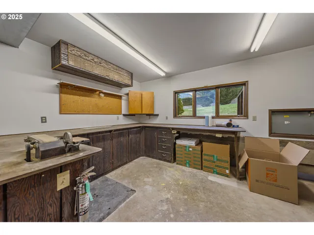 a view of a storage & utility room