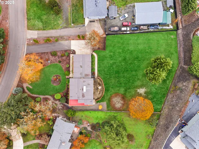 $824,900 | 413 Thora Cir Drive, Winchester, OR 97495