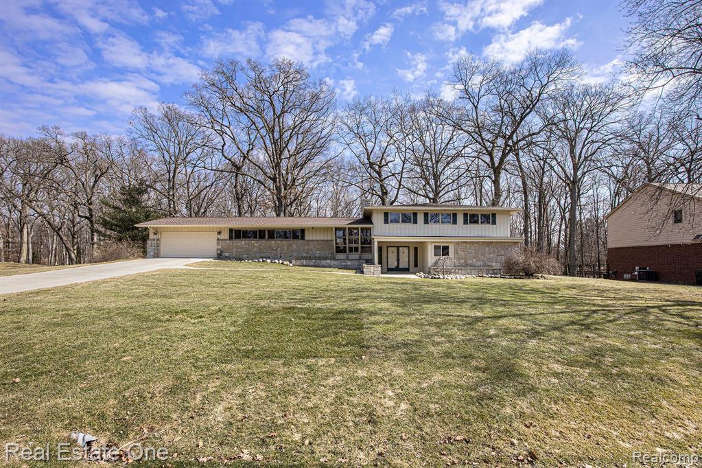1280 Gettysburg Court Rochester Hills, MI 48306 - Photo 2 of 25