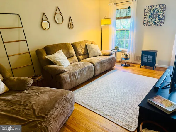 $4,500 | 3810 Lynn Regis Court, Fairfax, VA 22031