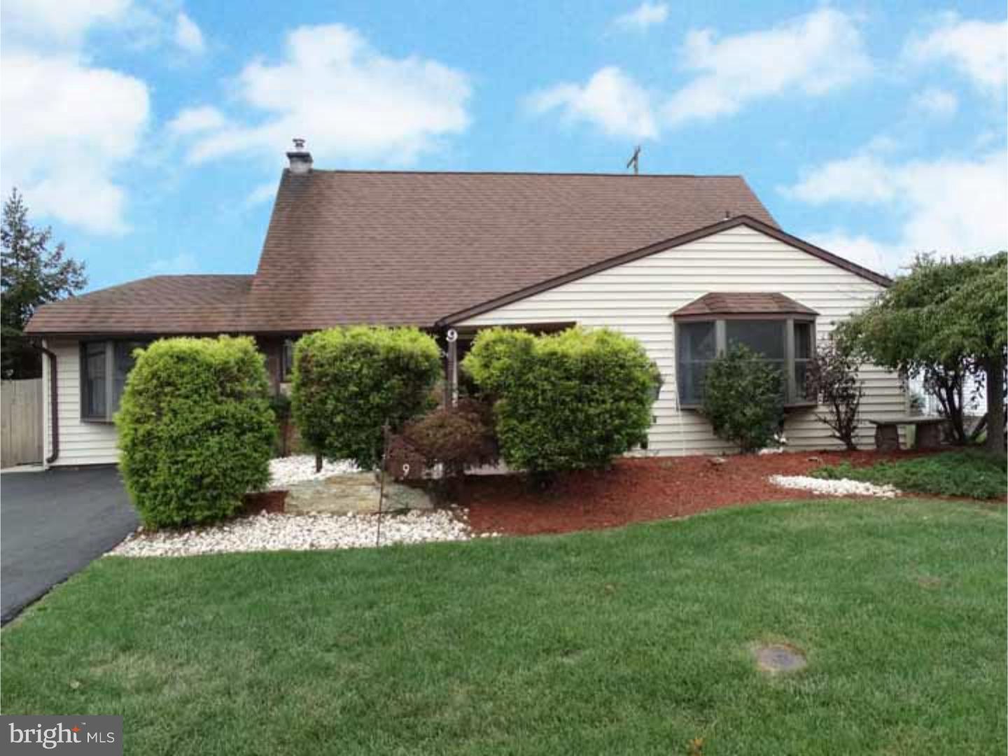 9 Hyacinth Road Levittown, PA 19056 - Photo 1 of 21 Gallery Image 1