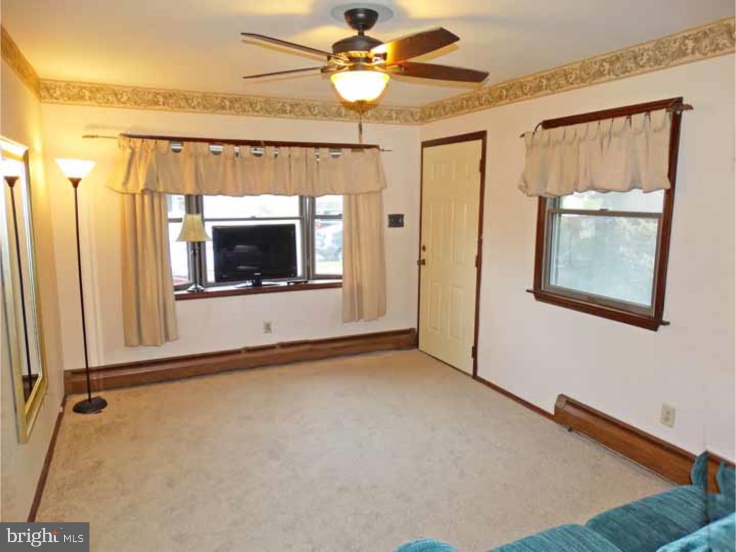 9 Hyacinth Road Levittown, PA 19056 - Photo 11 of 21 Gallery Image 11