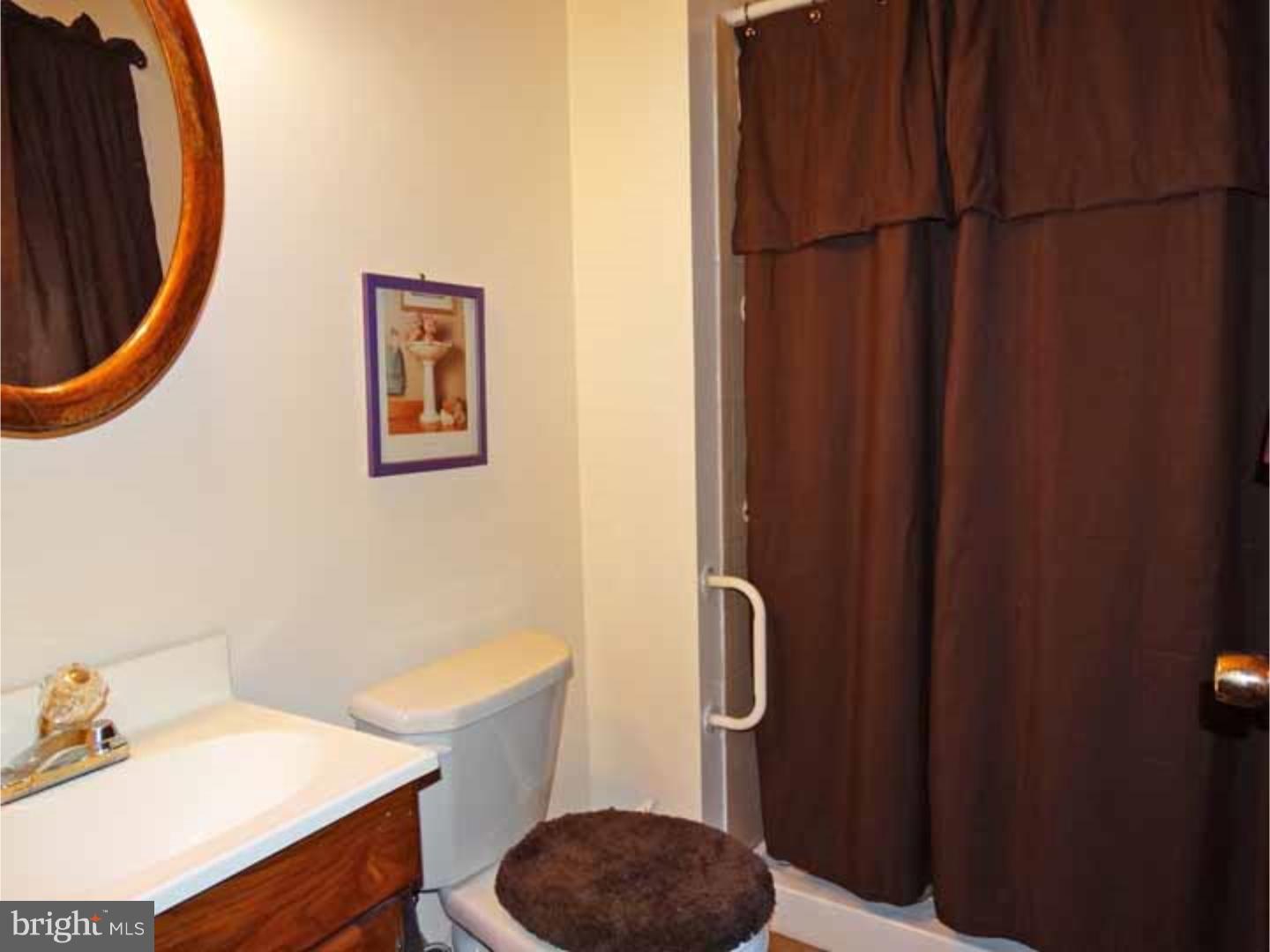 9 Hyacinth Road Levittown, PA 19056 - Photo 13 of 21 Gallery Image 13