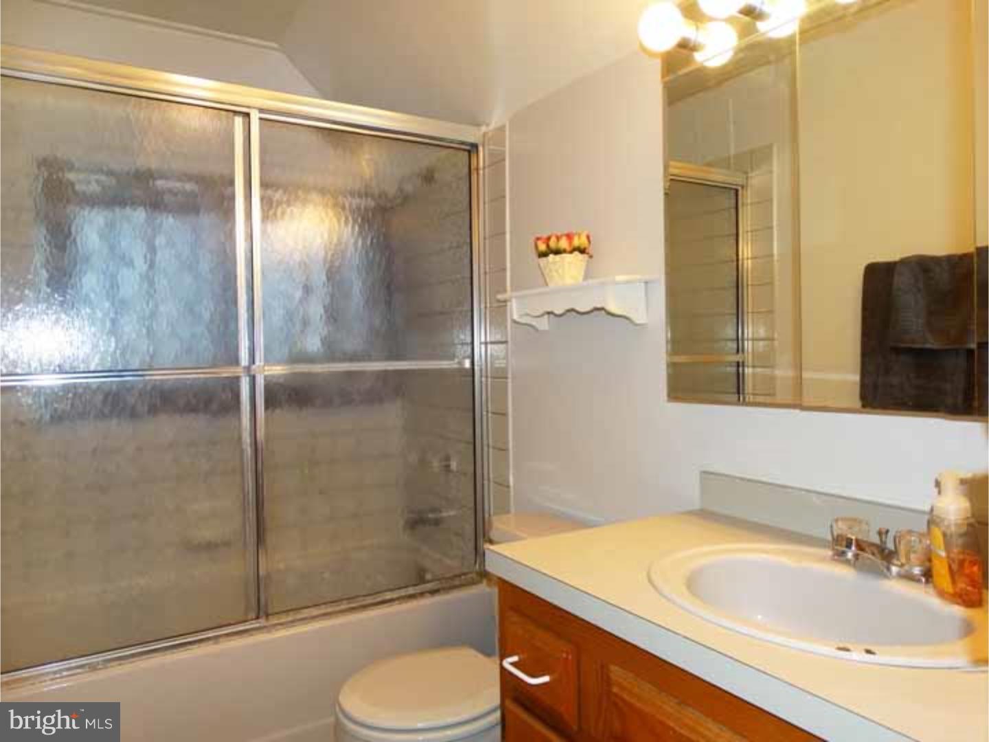 9 Hyacinth Road Levittown, PA 19056 - Photo 18 of 21 Gallery Image 18