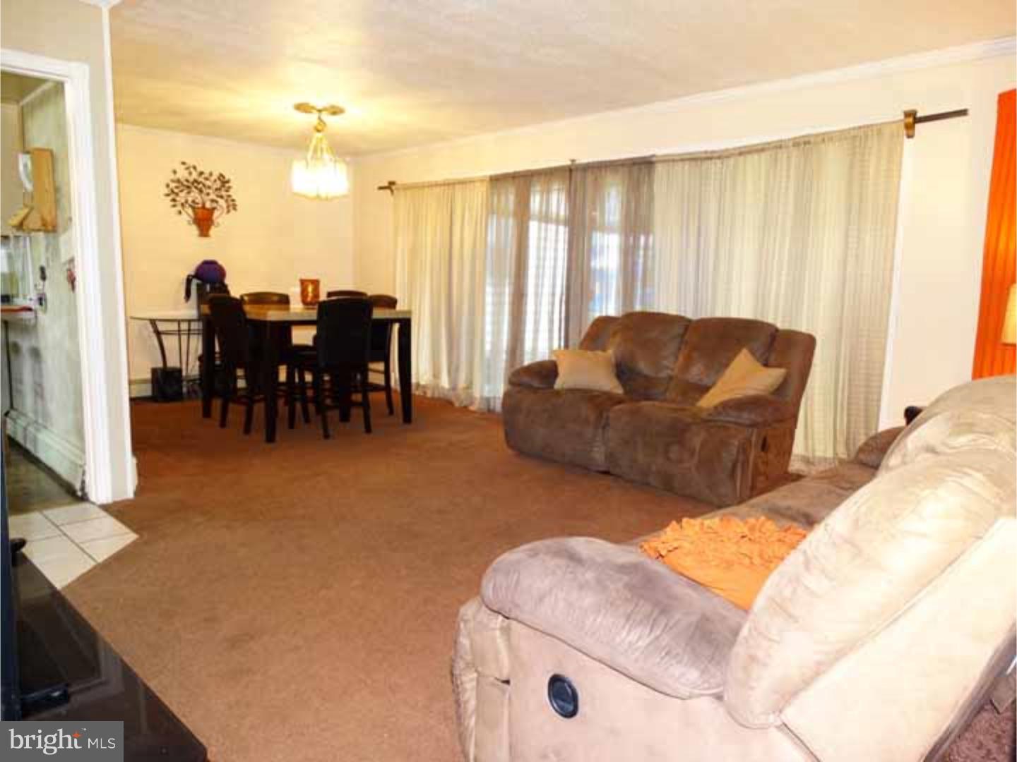 9 Hyacinth Road Levittown, PA 19056 - Photo 6 of 21 Gallery Image 6