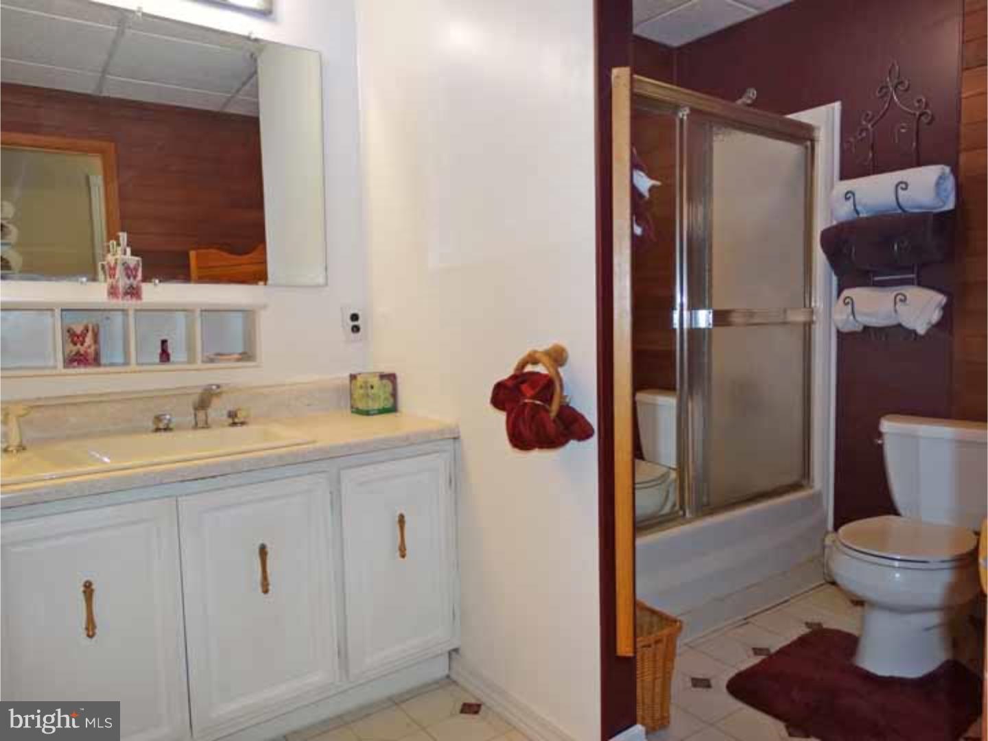 9 Hyacinth Road Levittown, PA 19056 - Photo 10 of 21 Gallery Image 10