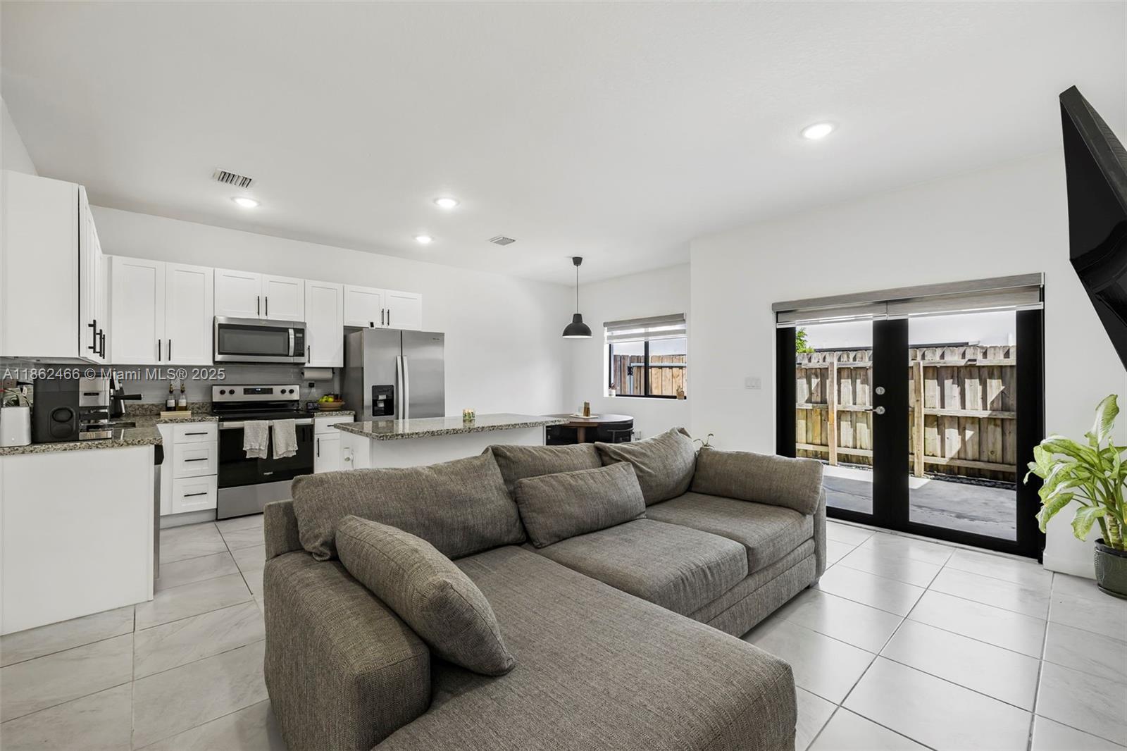 13353 Southwest 250th Terrace Homestead, FL 33032 - Photo 6 of 63