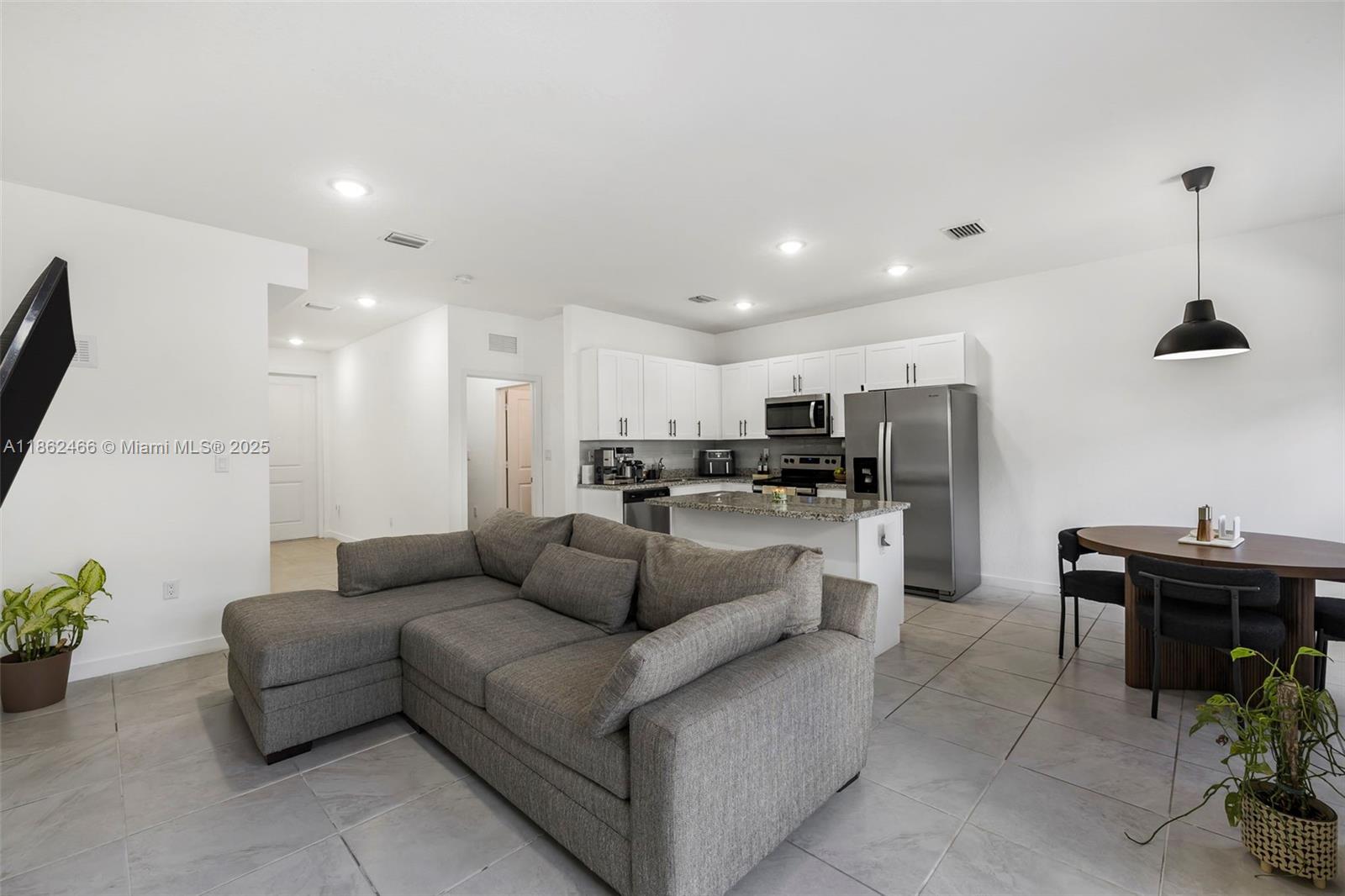 13353 Southwest 250th Terrace Homestead, FL 33032 - Photo 7 of 63