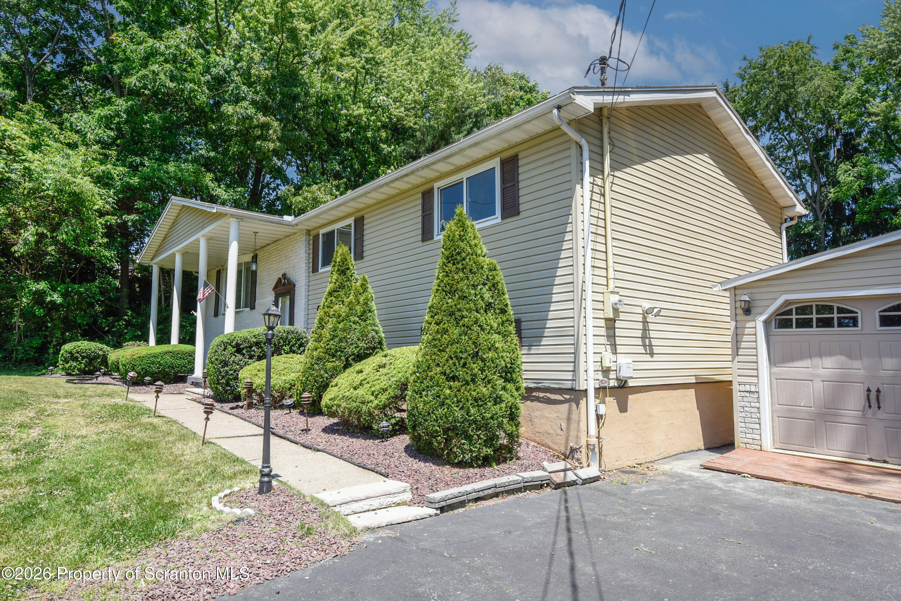 2610 Price Street Scranton, PA 18504 - Photo 5 of 83 _DSC3589