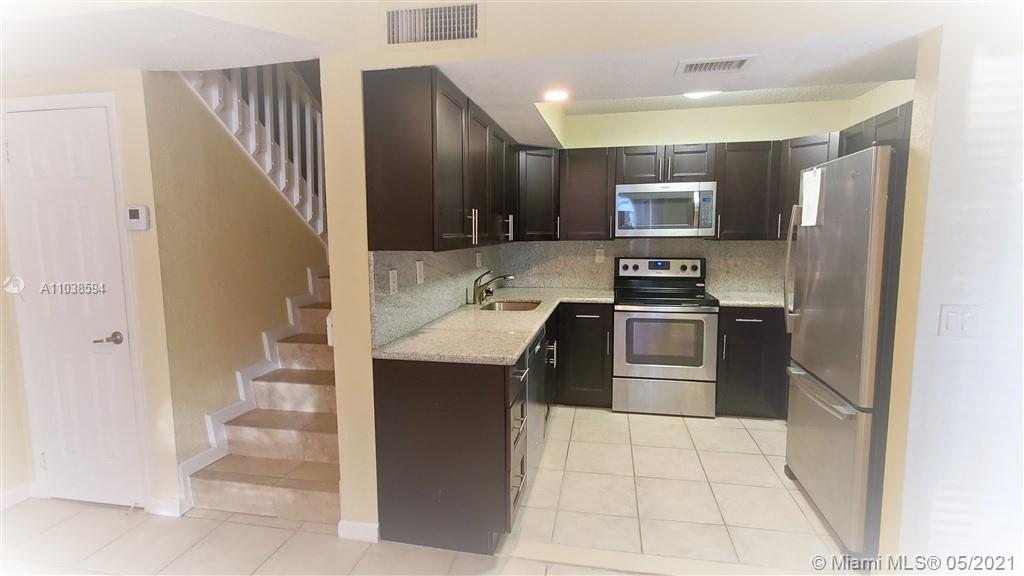 8068 Severn Drive, Unit D Boca Raton, FL 33433 - Photo 6 of 32